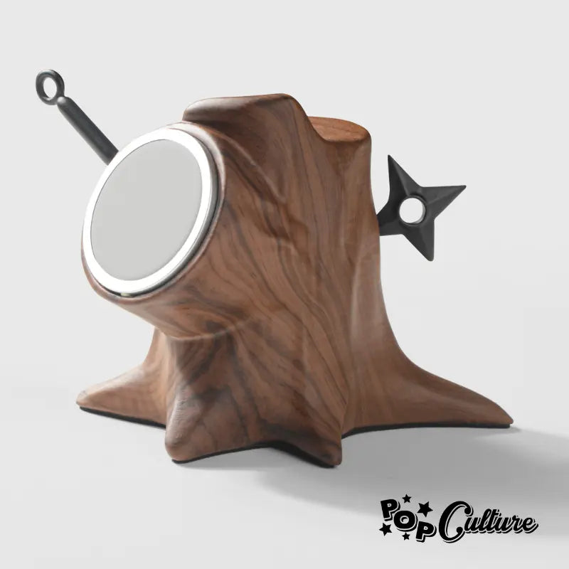 Wooden chargeur with sleek design, silver mirror, and playful star-shaped handle by Craft Kittiesfr.
