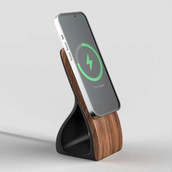 Woodgrain charging stand for smartphones with MagSafe compatibility by Station de charge.