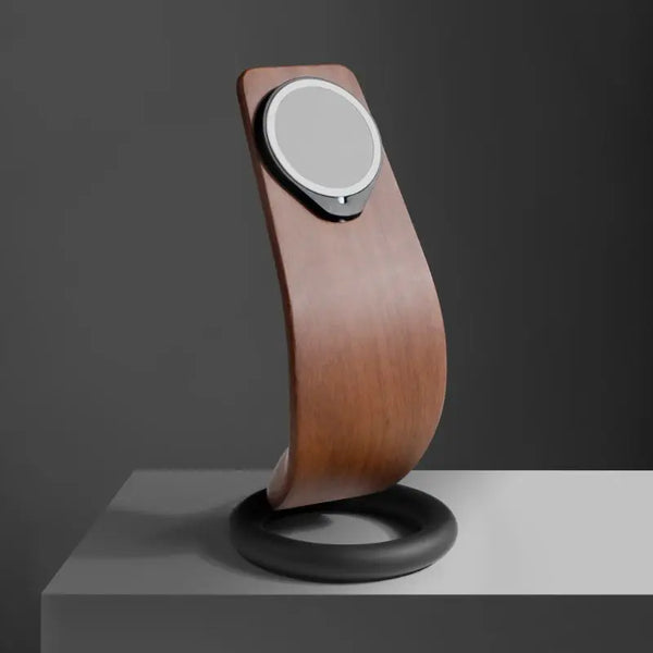 Wooden MagSafe phone charging station with a sleek curved design from Station de charge.