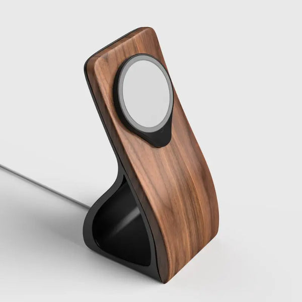 Wooden charging station with MagSafe compatibility and sleek design by Station de Charge.