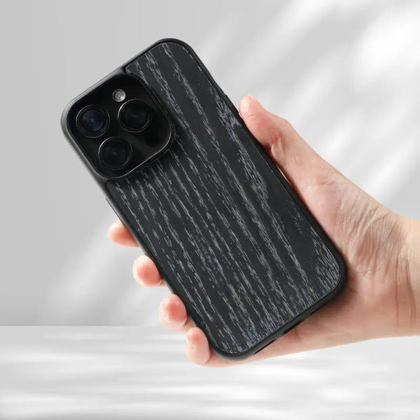 Coque MagSafe noire en bois, robuste et élégante, pour iPhone 15, 15 Plus, et 15 Pro par Accessoire.