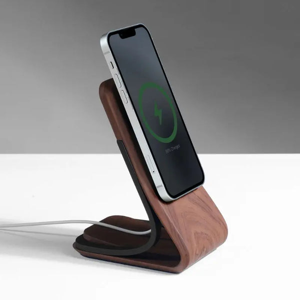 Wooden MagSafe phone stand with sleek design, ideal for office use by Station de charge.