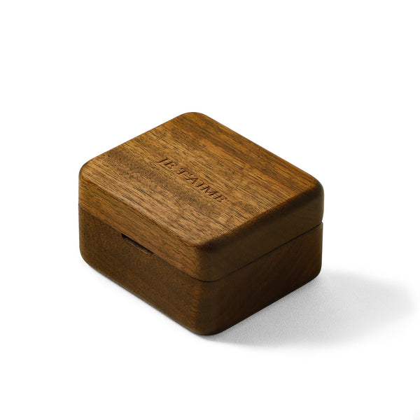 Boîte à bagues en bois artisanal personnalisée, coffret compact de Noyer noir, gravure au choix.