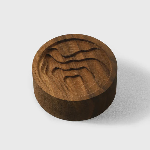 Walnut essential oil diffuser with a carved map design, by Noyer noir, ideal for wellness and aromatherapy.